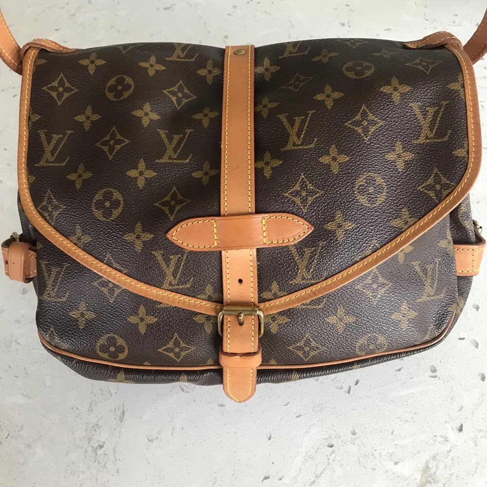 Auth Louis Vuitton Saumur 30 Messenger Crossbody bag